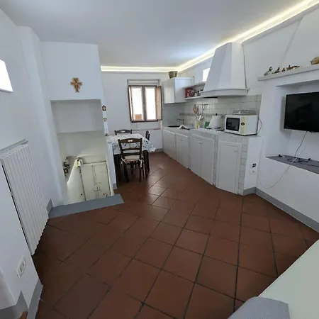 Dei Leoni - 50 Mt Dalla Basilica Di San Francesco