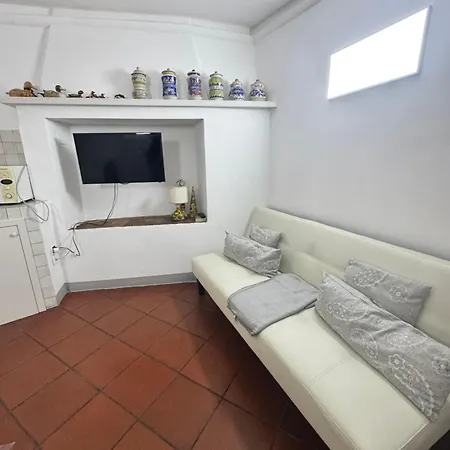 Dei Leoni - 50 Mt Dalla Basilica Di San Francesco 아시시