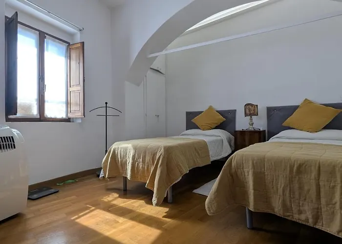 Dei Leoni - 50 Mt Dalla Basilica Di San Francesco Assisi